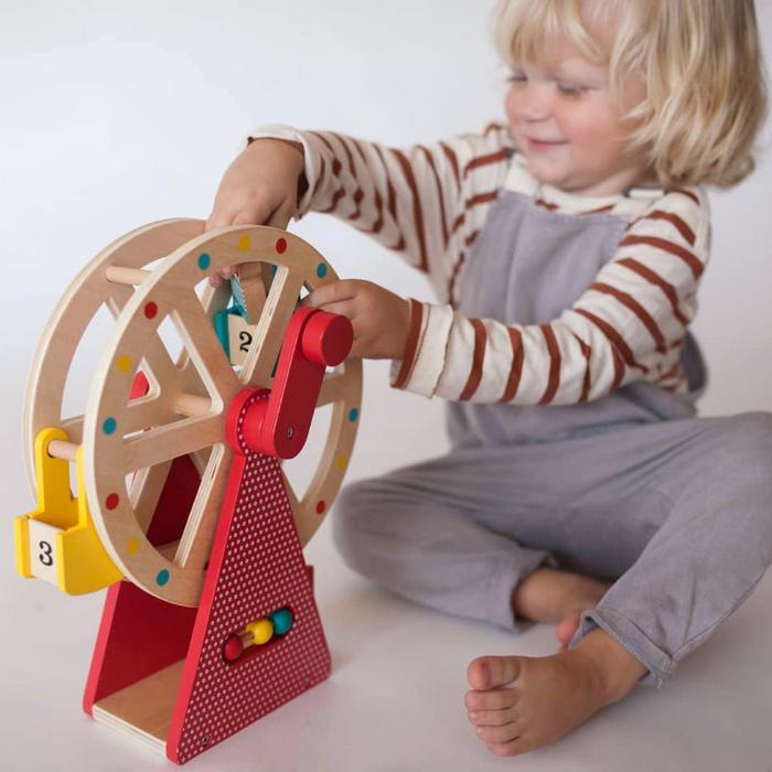 Drewniany diabelski młyn